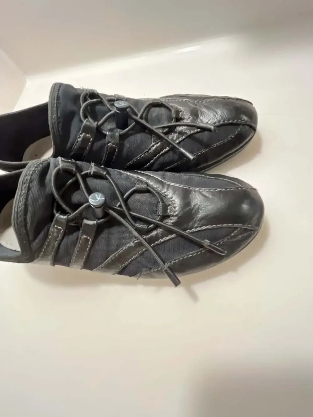 Liz Claiborne Women's Black Lightweight Comfort Sport Sneakers with Bungee Lacin